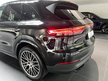 Porsche Cayenne III Platinum Edition — photo 11