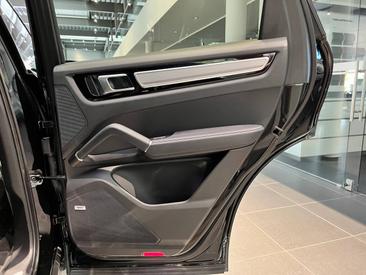 Porsche Cayenne III Coupé Platinum Edition — photo 17