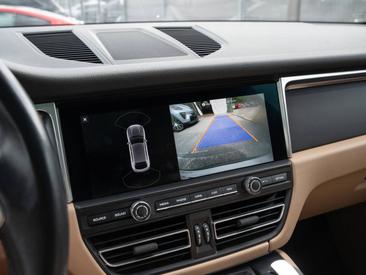 Porsche Macan — photo 32