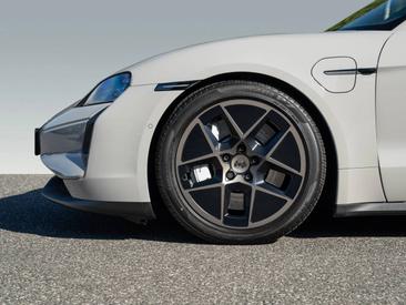 Porsche Taycan ph2 Turbo — photo 11