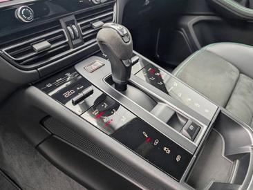Porsche Macan GTS — photo 14