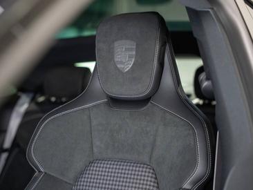 Porsche Taycan ph2 Black Edition — photo 18
