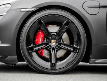 Porsche Taycan ph2 4S — photo 10