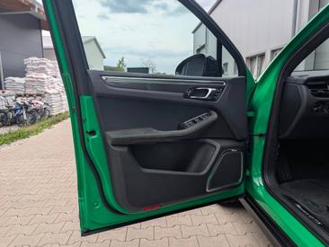 Porsche Macan GTS — photo 15