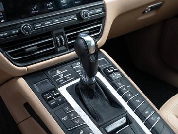 Porsche Macan — photo 34