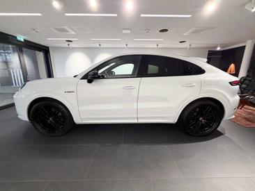 Porsche Cayenne III E-Hybrid Coupé — photo 2