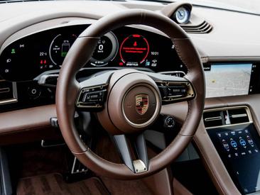 Porsche Taycan ph2 4S — photo 13