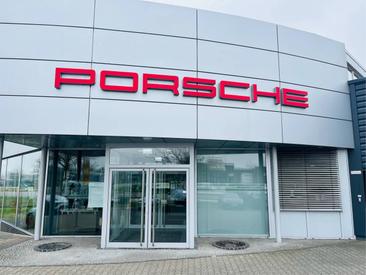 Porsche Macan Turbo — photo 3