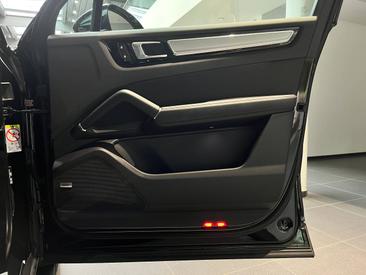 Porsche Cayenne III Platinum Edition — photo 19