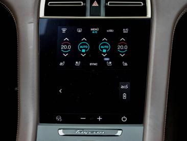 Porsche Taycan ph2 4S — photo 16