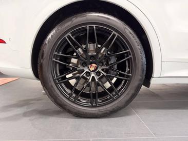 Porsche Cayenne III E-Hybrid Coupé — photo 11