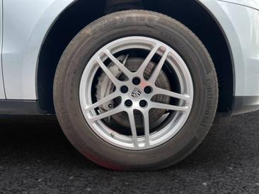 Porsche Macan S — photo 16