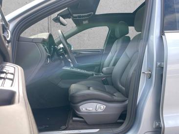 Porsche Macan S — photo 19