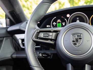 Porsche Taycan ph2 Turbo — photo 26