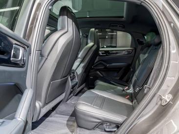 Porsche Cayenne III E-Hybrid Coupé — photo 37