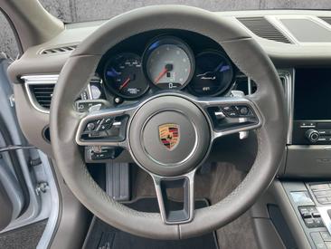 Porsche Macan S — photo 22
