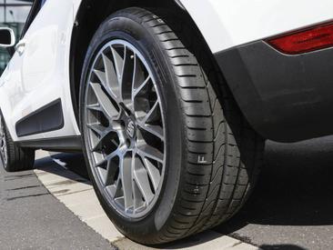 Porsche Macan — photo 8