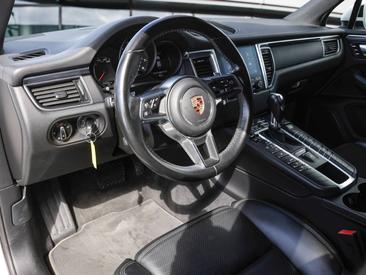 Porsche Macan — photo 11
