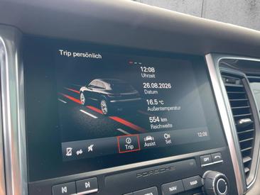 Porsche Macan S — photo 24