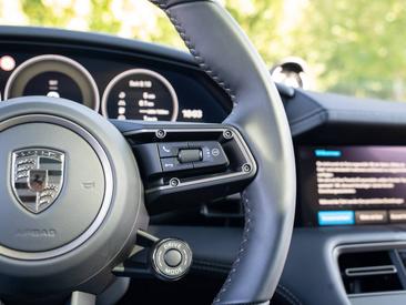 Porsche Taycan ph2 Turbo — photo 32