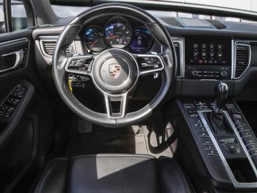 Porsche Macan — photo 13