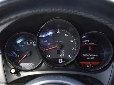 Porsche Macan — photo 14