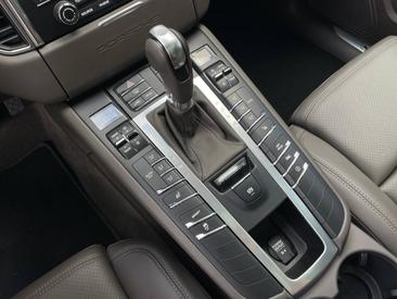 Porsche Macan S — photo 26