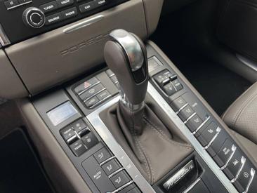 Porsche Macan S — photo 27