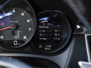 Porsche Macan — photo 16