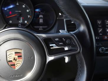 Porsche Macan — photo 18