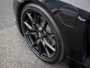 Porsche Taycan ph2 Black Edition — photo 16