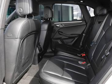 Porsche Macan — photo 21