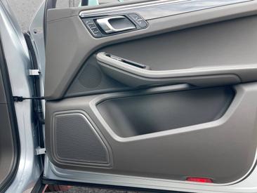 Porsche Macan S — photo 31