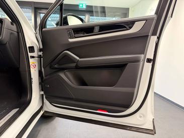 Porsche Cayenne III E-Hybrid Coupé — photo 27