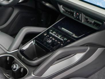 Porsche Cayenne III E-Hybrid Coupé — photo 24
