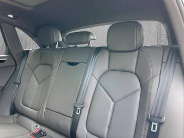 Porsche Macan S — photo 35