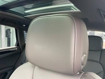 Porsche Macan S — photo 36