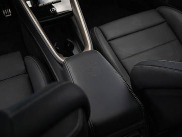 Porsche Macan Electrique Turbo — photo 24