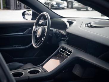 Porsche Taycan ph2 4 — photo 20