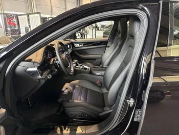 Porsche Panamera II ph2 GTS — photo 15