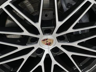 Porsche Cayenne III E-Hybrid Coupé — photo 10