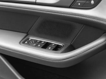 Porsche Taycan ph2 Black Edition — photo 38