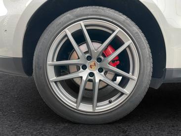 Porsche Macan S — photo 13