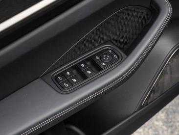 Porsche Macan Electrique Turbo — photo 34
