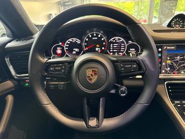 Porsche Panamera II ph2 GTS — photo 16