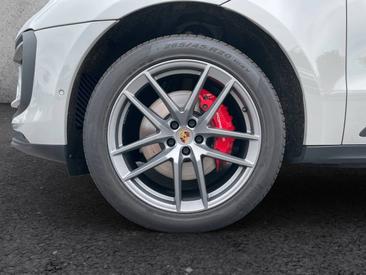 Porsche Macan S — photo 14