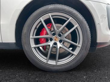 Porsche Macan S — photo 15