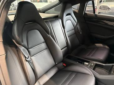Porsche Panamera II ph2 GTS — photo 18