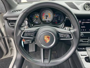 Porsche Macan S — photo 22