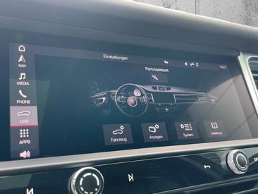 Porsche Macan S — photo 24